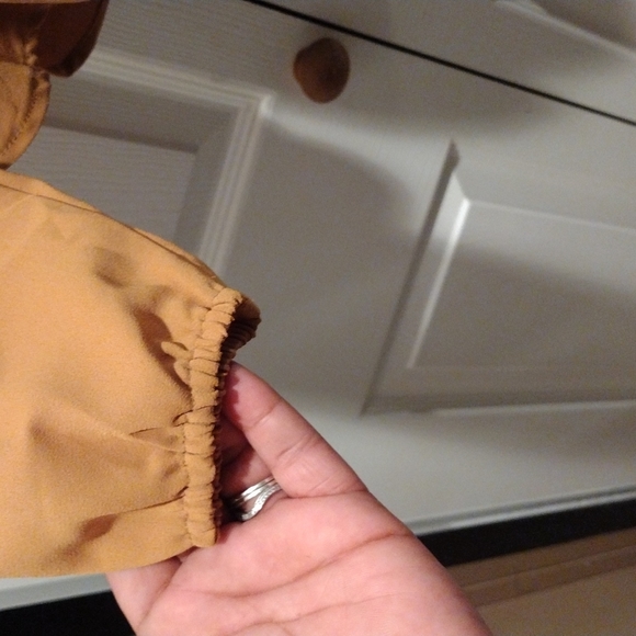 Black Label by Evan Picone Tie Neck Top M - Picture 3 of 5